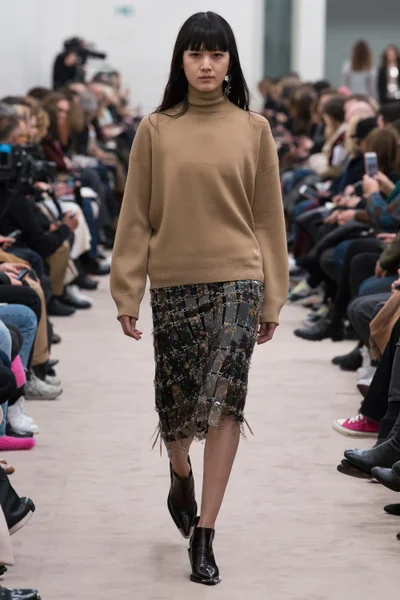 Look 11